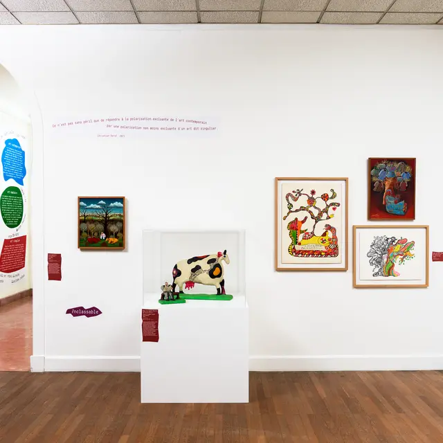 Vue de l'exposition Mondes Parallèles, musée international d’art naïf Anatole Jakovsky, Nice en collaboration avec le MAMAC hors-les-murs