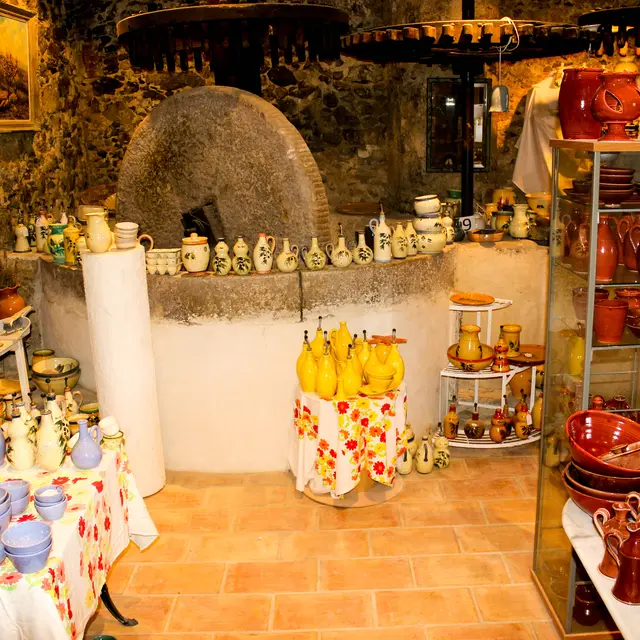 atelier-moulin-poterie-artisanale-provence.jpg