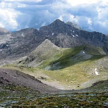 Le Pas de l'Arpette, la cîme du Diable, le Capelet supérieur à la fin du printemps, le 16 juin 2005. Temps nuageux.