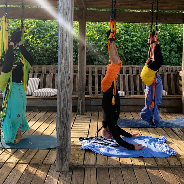 Yoga Aérien avec Peggy Lucido_Cavalaire-sur-Mer