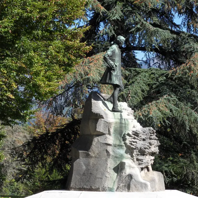 Statue de Rousseau