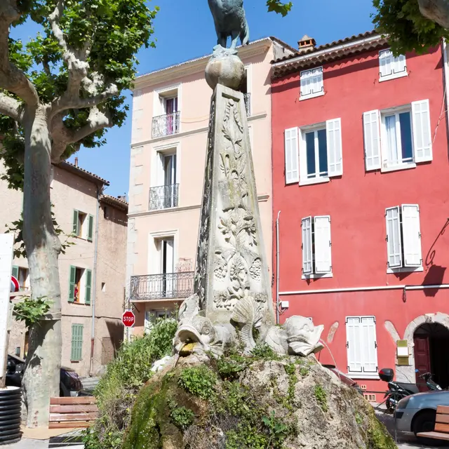 Fontaine du Coq Cuers