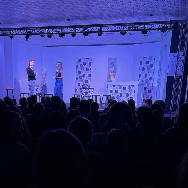 Café-théâtre Rien ne sert de tout dire, il faut mentir à point !_Saint-André-de-Boëge