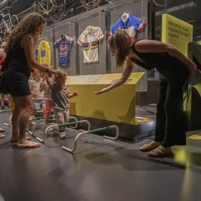 Bébé bouge au musée