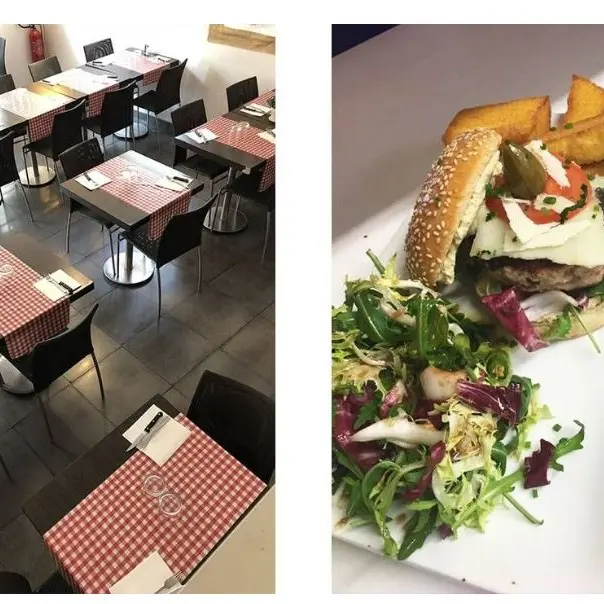 Restaurant Sur 1 nappe à carreaux Marseille