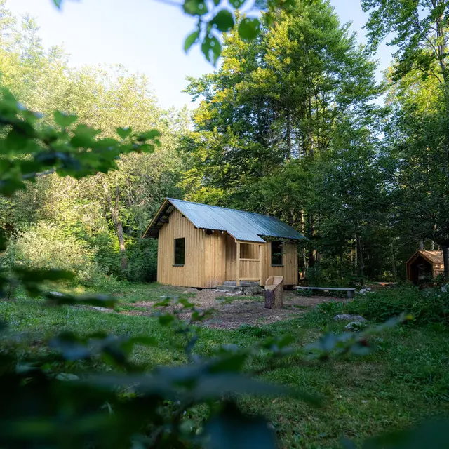 Cabane à Baban - Aire de bivouac de la Place à Baban_Aillon-le-Jeune