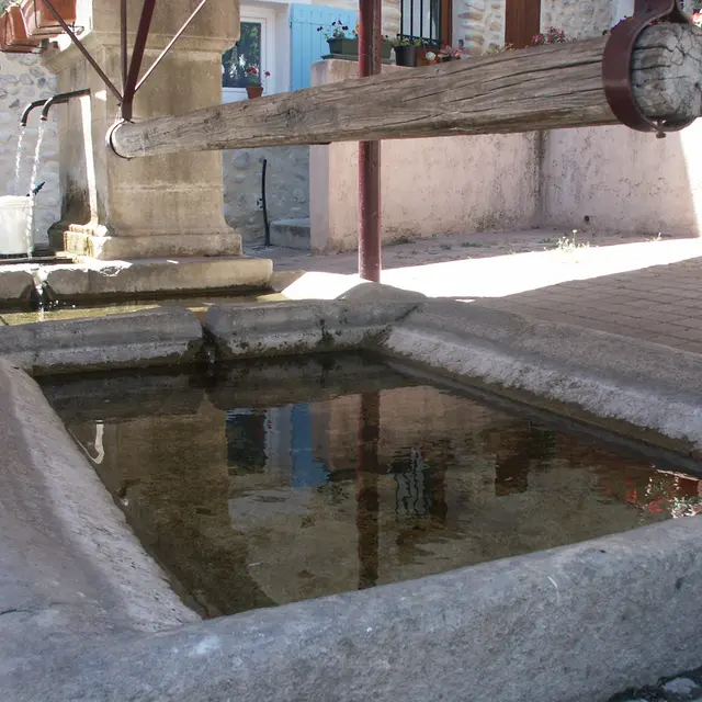 Lavoir de la placette à Oraison