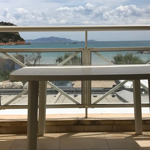 Front de mer les pieds dans l'eau