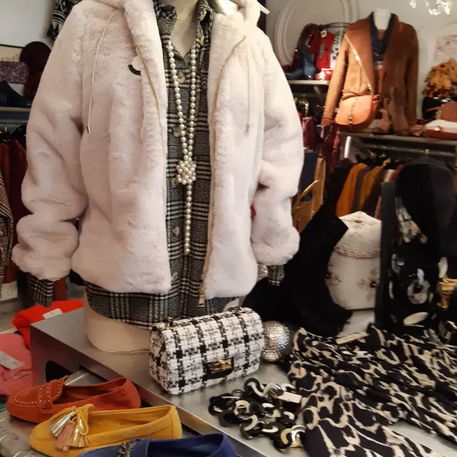 Vêtements, chaussures et accessoires