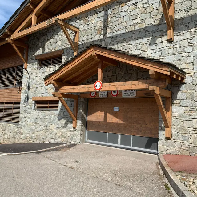 Parking couvert P1 - Maisonnettes_Sainte-Foy-Tarentaise