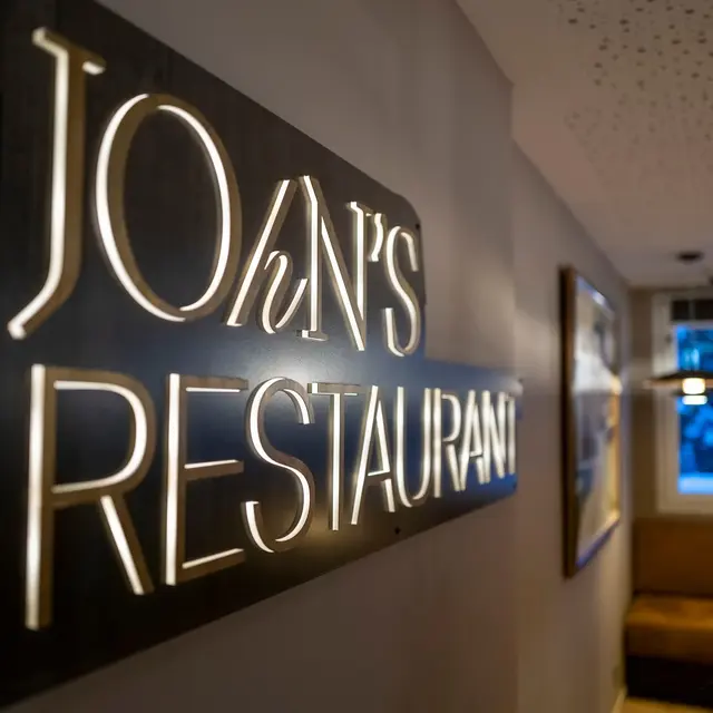 Le John's