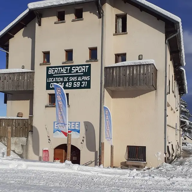 Location de matériel de skis Berthet Sport aux Plans d'Hotonnes