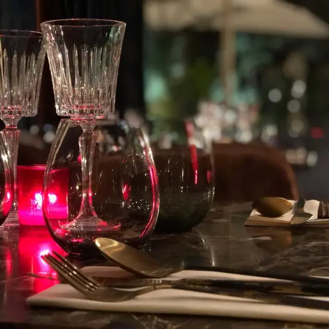 Restaurant intérieur et extérieur