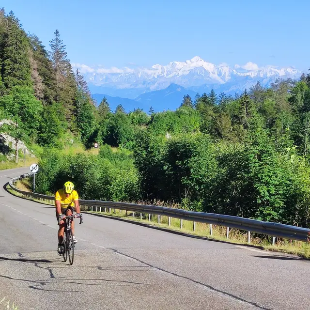 Montée du Col de la Faucille