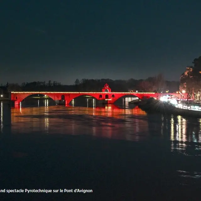 Grand spectacle pyrotechnique sur le Pont d’Avignon_Avignon