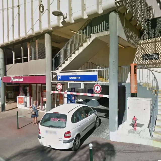 Borne de recharge véhicule électrique Hyères- Centre Ville - Parking Indigo Gambetta_Hyères