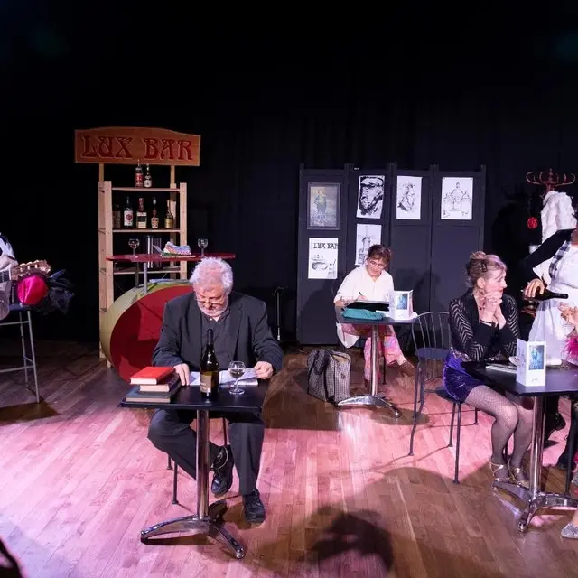 Théâtre à l'affiche MONTMARTRE..._Vic-sur-Cère