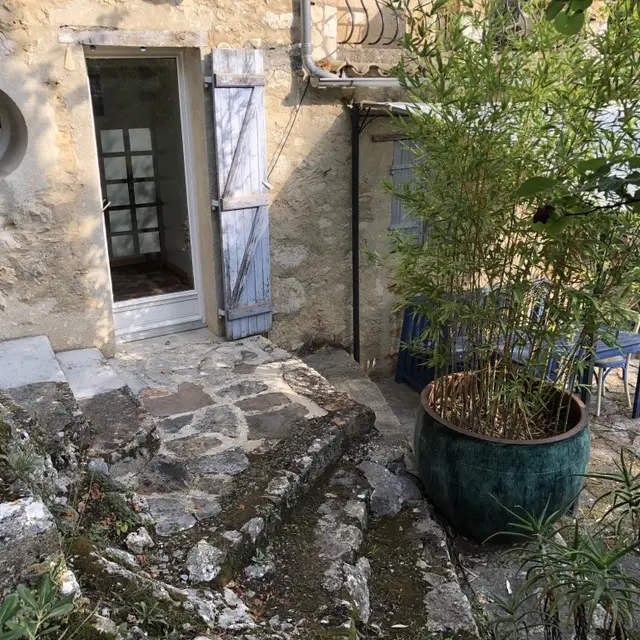 LA PROVENCALE - VUE EXTERIEUR 2.jpg