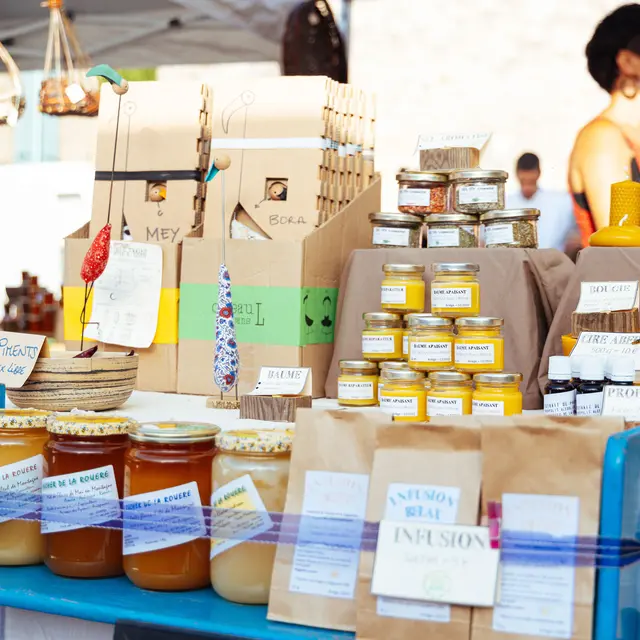 Marché gourmand des producteurs locaux_Saint-Jean-d'Aigues-Vives