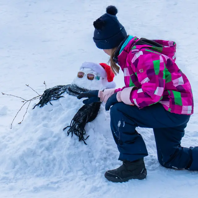 Concours-Bonhomme-Neige-Fille-Seule