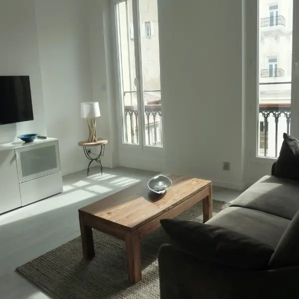 Location saisonnière Notre-Dame Marseille.jpg