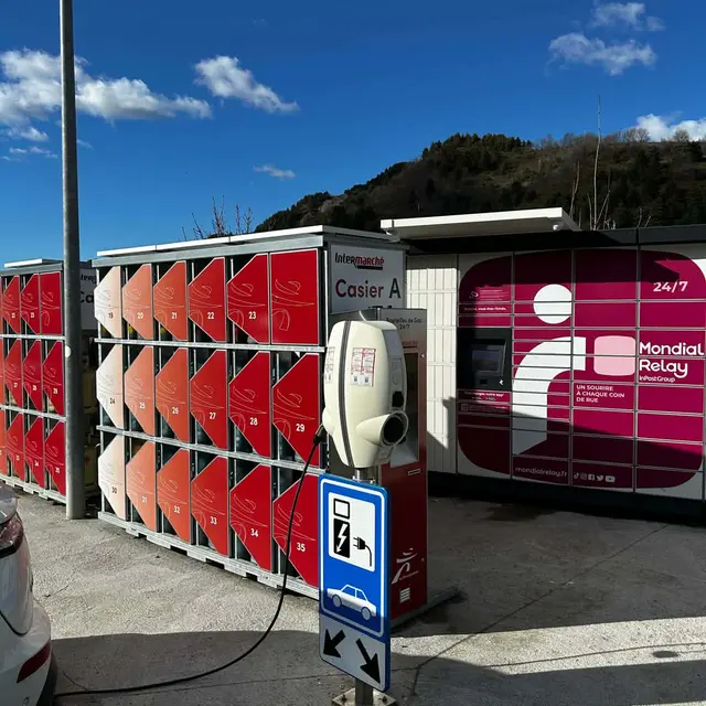 Borne de recharge électrique à Seyne Intermarché_Seyne