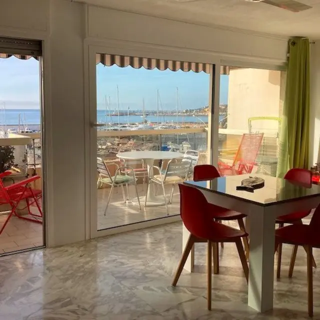 Meublé Studio Front de Mer Garavan