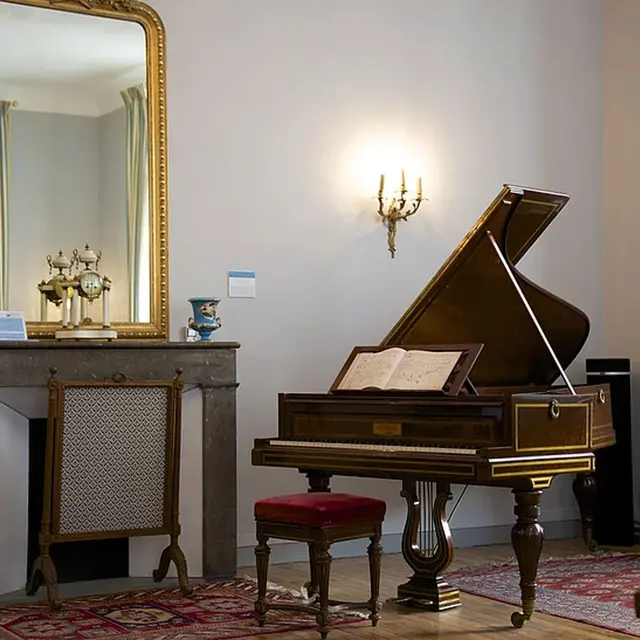 Salon romantique, Château Chanorier, Croissy-sur-Seine