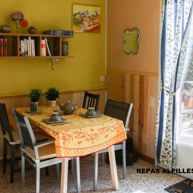 La Vigueirado - Gîte Alpilles salle à manger