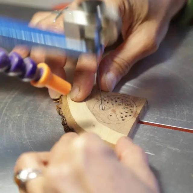 Atelier de fabrication de bijoux en bois_Sallanches