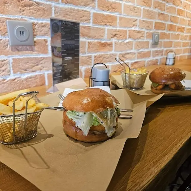 Len's Burgers Chef_La Pacaudière