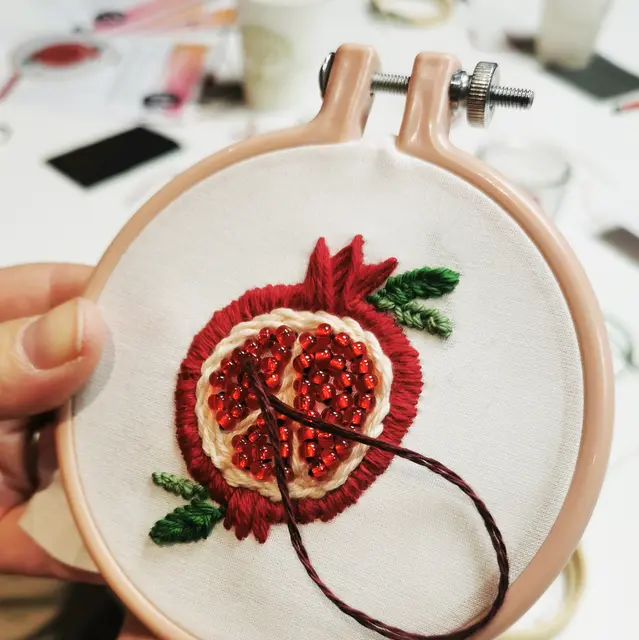 Atelier : Perles de grenade en broderie_Valence