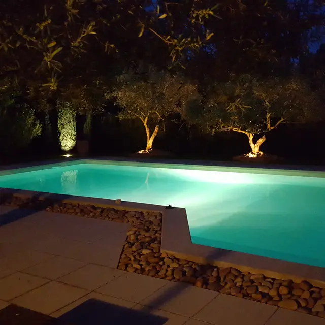 piscine de nuit
