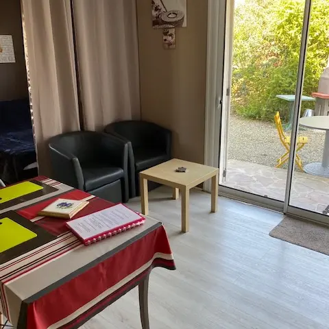 RESIDENCE