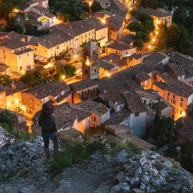 Moustiers en soirée