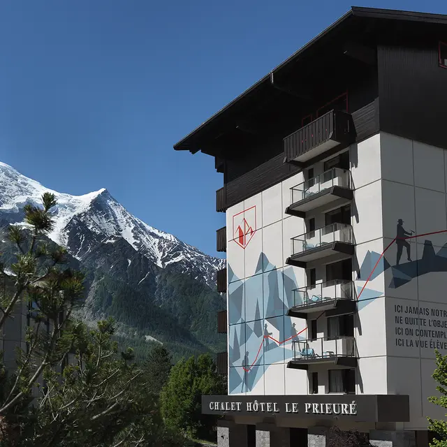 Chalet Hotel le Prieuré Façade extérieure