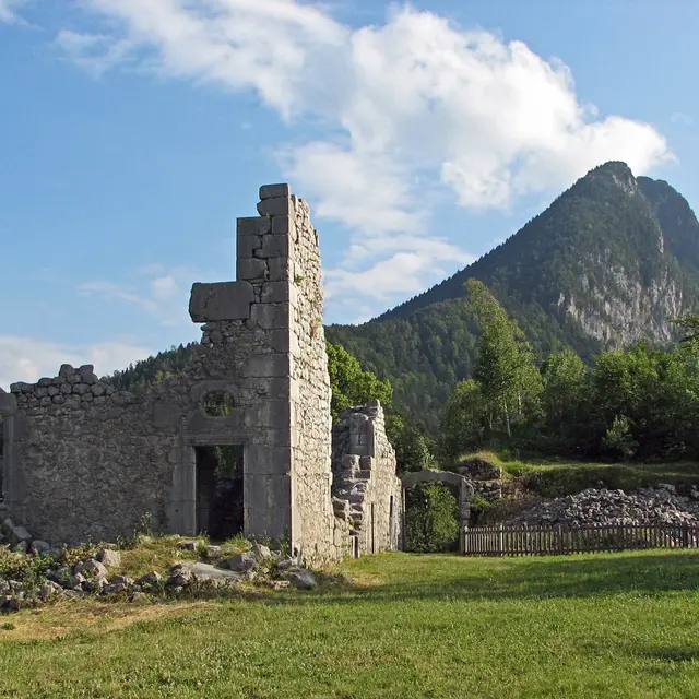 Ruines du château de Montbel - St Pierre d'Entremont