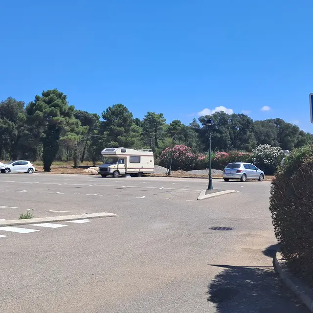 Parking rue du Courrier du Sud_La Mole