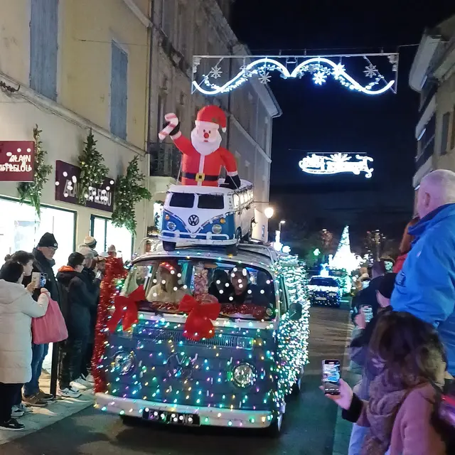 Parade automobile des illuminés de Noël_Orange