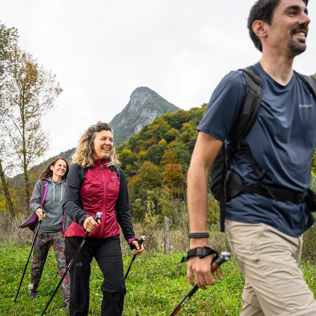 Marche nordique et bien-être : Tonus pendant les fêtes et illuminations de Noël_Faverges-Seythenex