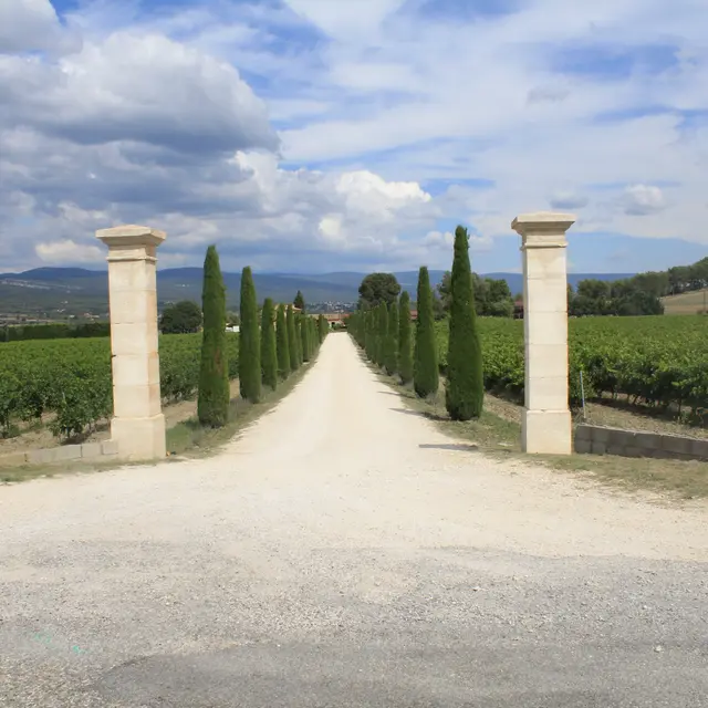 Entrée du Domaine Girod