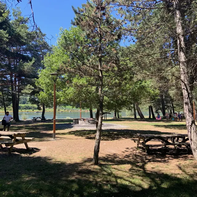 Aire de pique-nique du Plan d'eau du Champsaur
