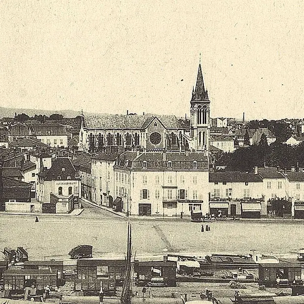 Le quartier des Minimes et la Chambre de Commerce._Roanne