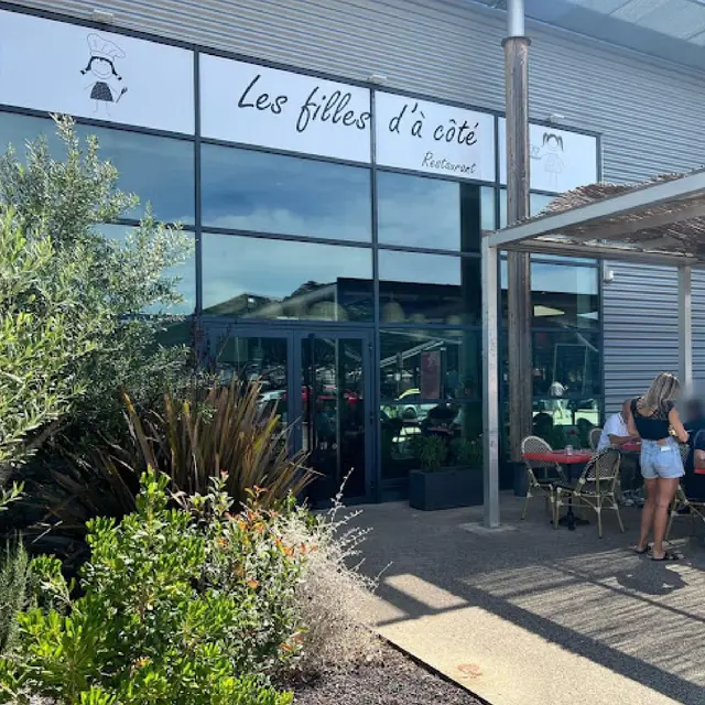 Les files d'à côté Arles