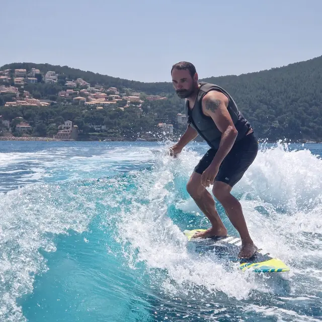 Wakesurf et Wakefoil avec Wake Sensation_Saint-Cyr-sur-Mer