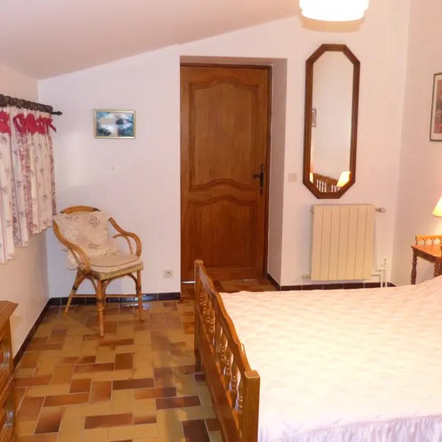 Chambre avec lit en 160 cm