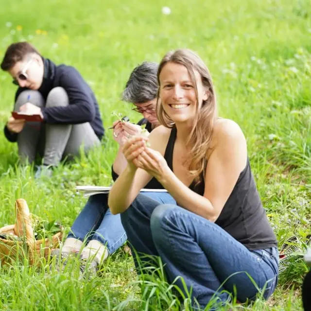 Sortie reconnaissance des plantes sauvages comestibles avec Muriel Lallée