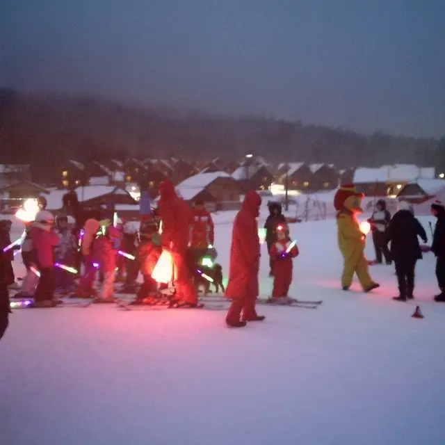 Descente aux flambeaux des enfants