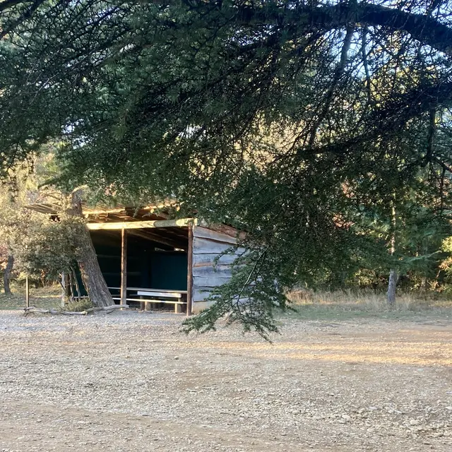 Aire de pique-nique Cabane des chasseurs_Rasteau