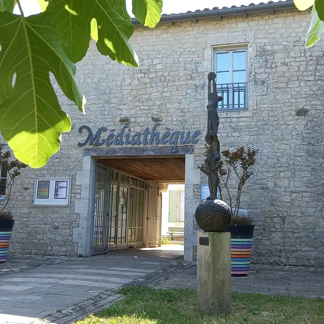 Façade de la médiathèque